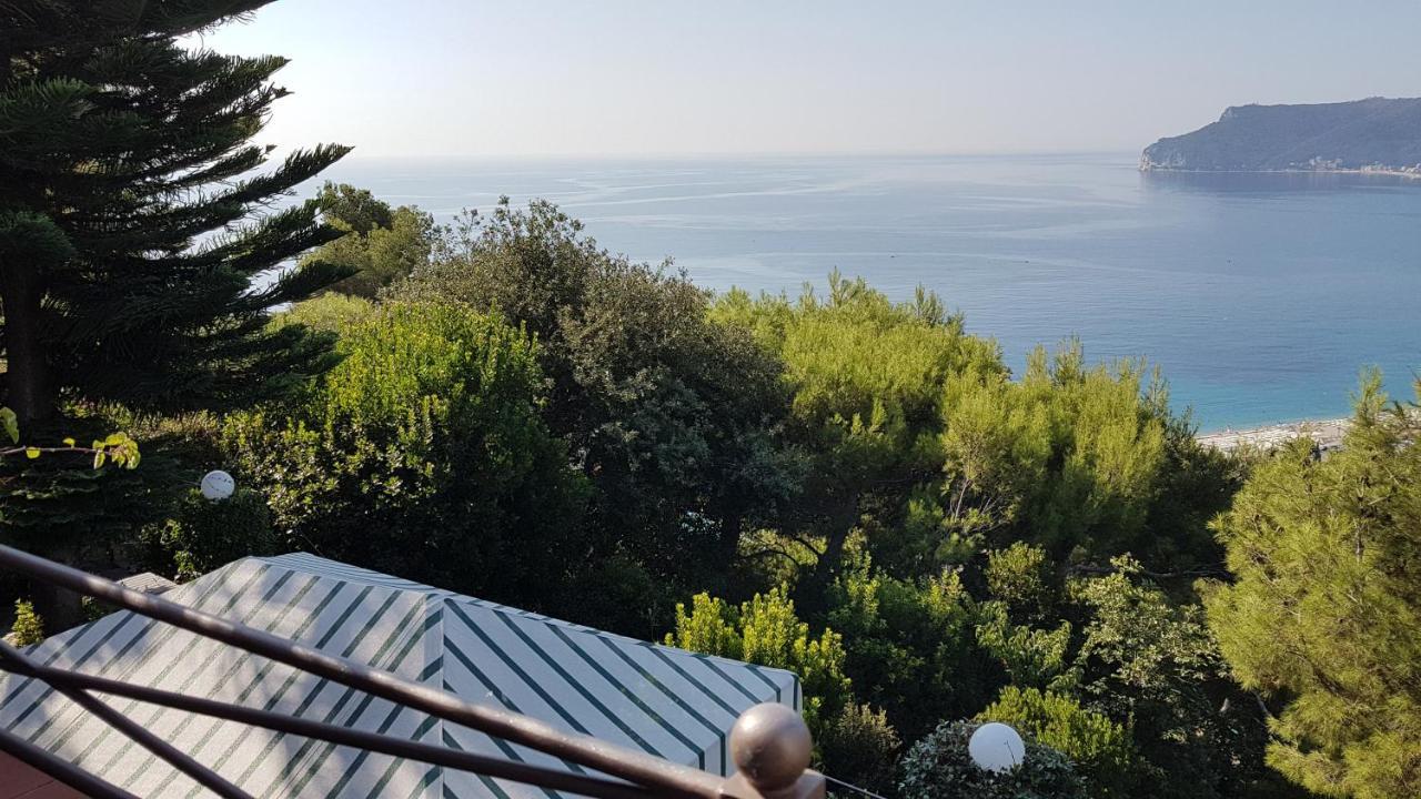 Le Terre Del Drago Apartment Bergeggi Luaran gambar