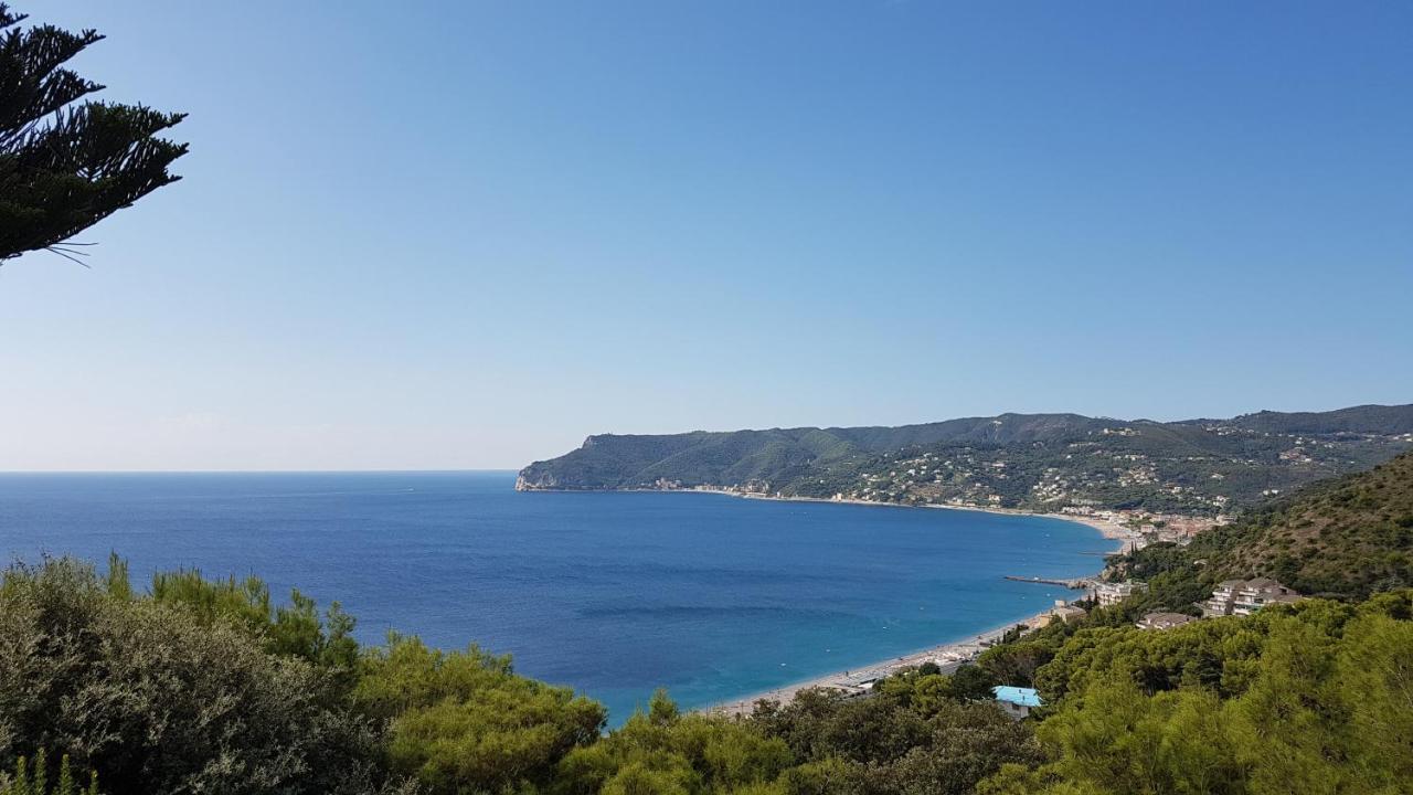 Le Terre Del Drago Apartment Bergeggi Luaran gambar
